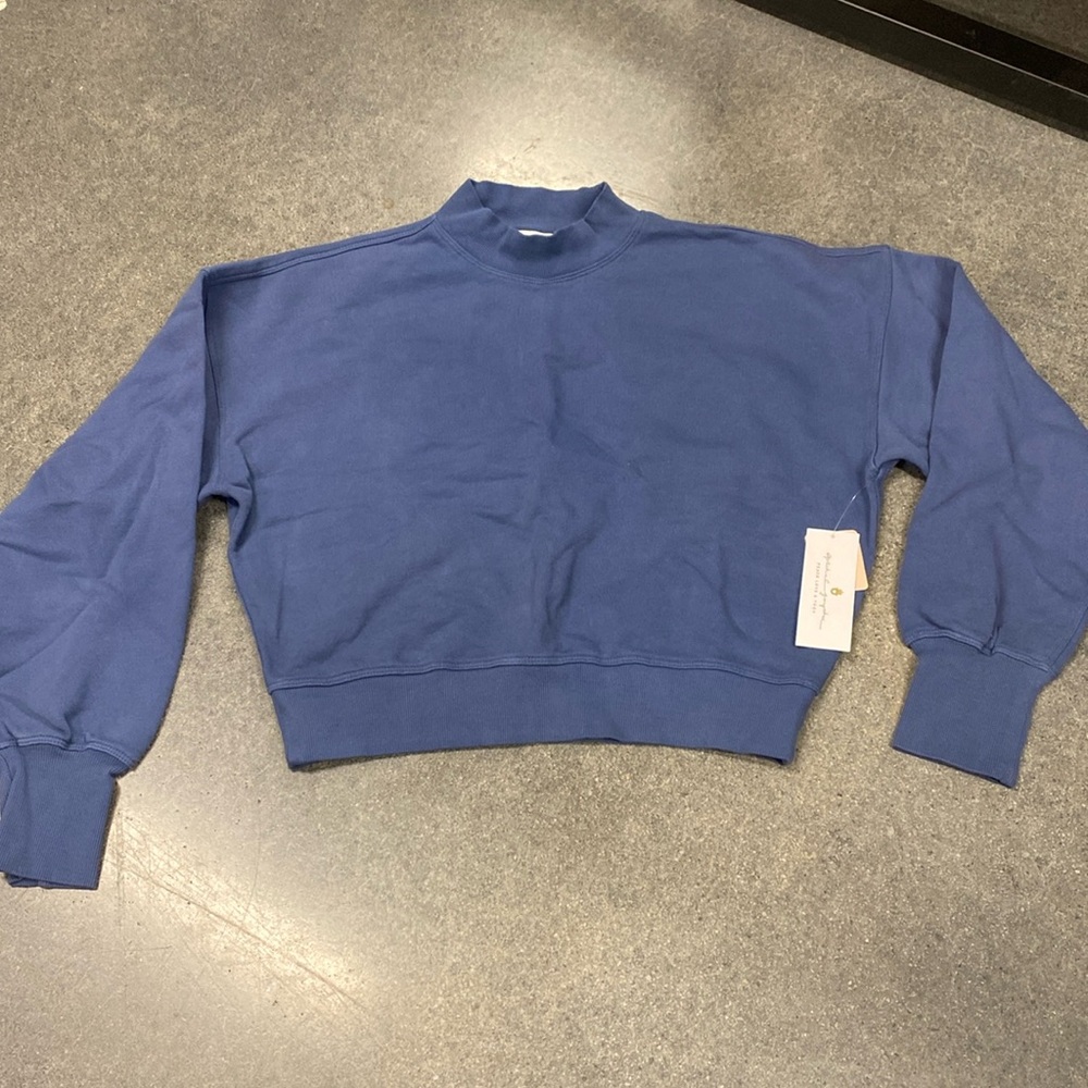 Spiritual gangster
blue crewneck cropped